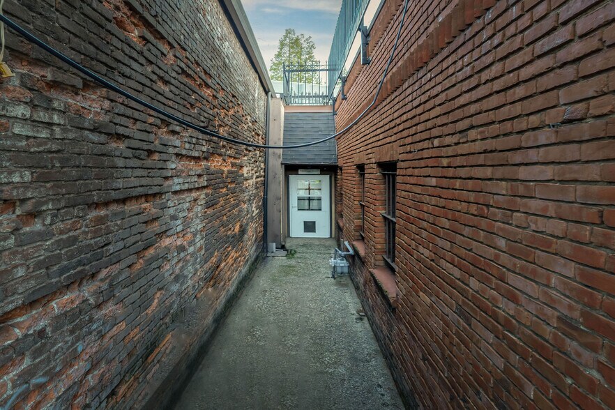 More Photos Of 200 Commercial St, Nevada City Freestanding For Sale