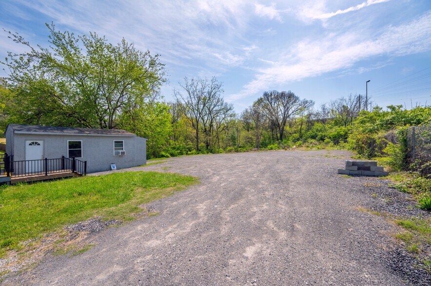 More Photos Of 200 Jupiter Dr, Nashville Flex For Sale