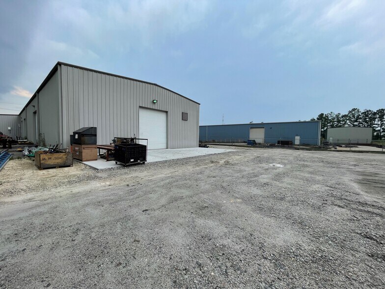 More Photos Of 1060 Drop Off Dr, Summerville Warehouse For Lease
