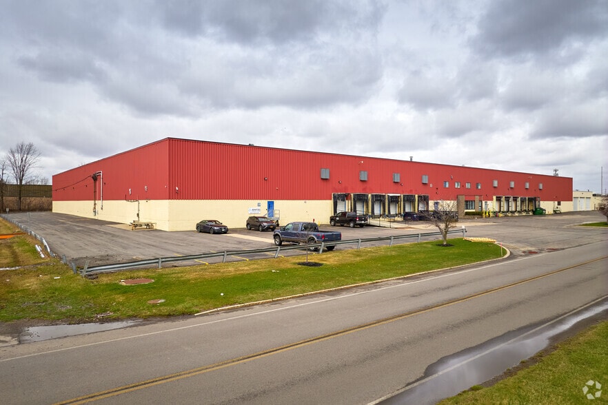 Primary Photo Of 80 Commerce Dr, Rochester Warehouse For Lease