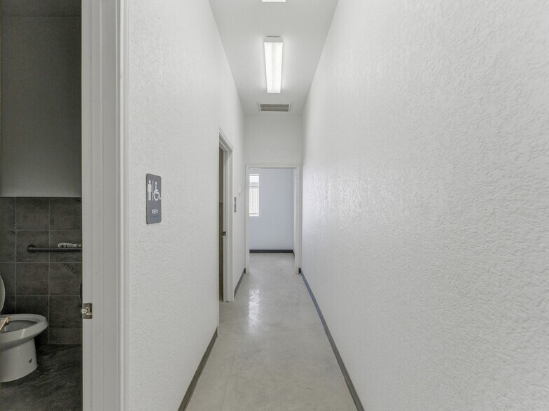 More Photos Of 1511 S Graham St, Stephenville General Retail For Sale