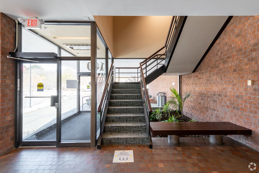 More Photos Of 100 Unicorn Park Dr, Woburn Office For Lease