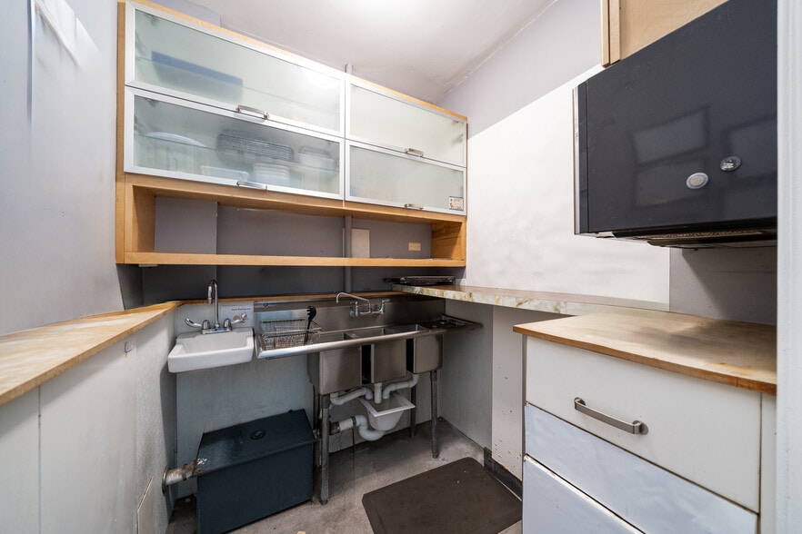 More Photos Of 1 Newark St, Hoboken Loft Creative Space For Lease