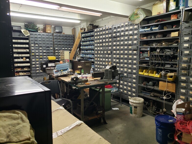 More Photos Of 1947 1st St, San Fernando Manufacturing For Sale