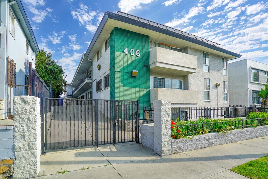Primary Photo Of 406 S St Andrews Pl, Los Angeles Apartments For Sale