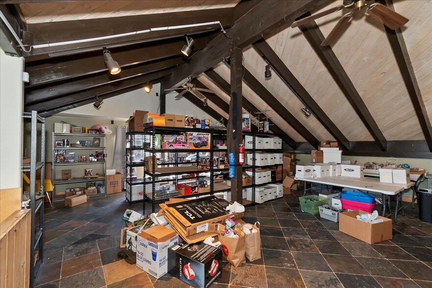 More Photos Of 40716 Village Dr, Big Bear Lake Freestanding For Sale