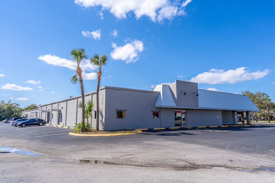 More Photos Of 2670-2690 S Orlando Dr, Sanford General Retail For Lease