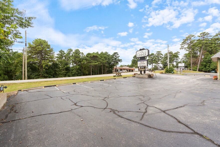 More Photos Of 3031 E Van Buren, Eureka Springs Hotel For Sale