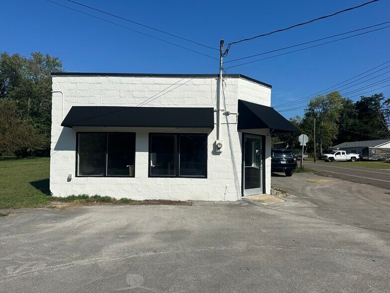 More Photos Of 3625 Fairmont Blvd, Knoxville General Retail For Lease