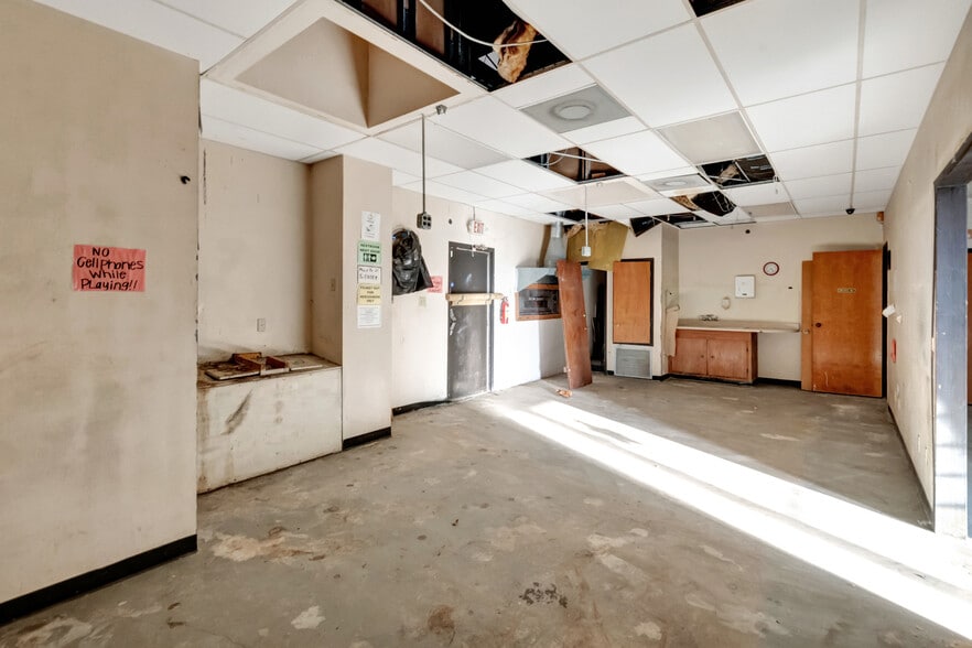 More Photos Of 104 Teakwood Dr, Victoria Medical For Sale