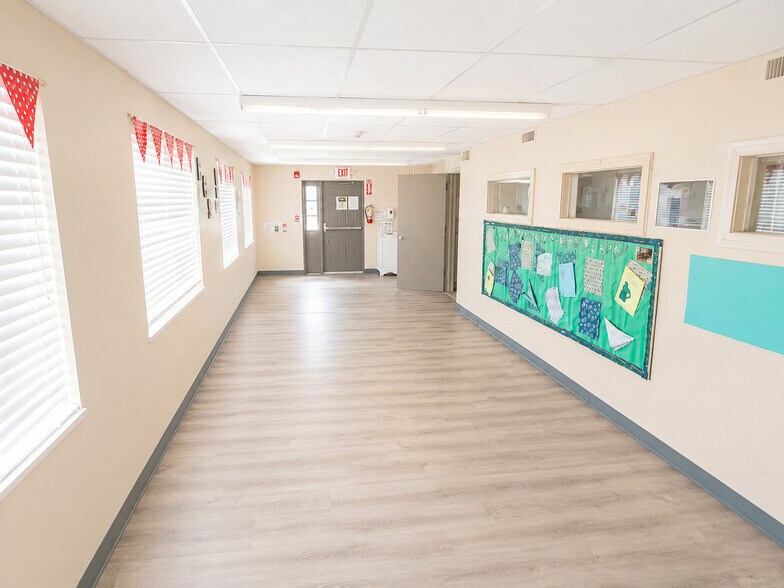 More Photos Of 1930 NE Waldo Rd, Gainesville Daycare Center For Lease