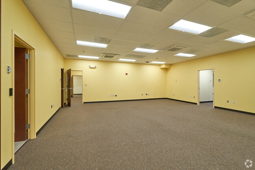 More Photos Of 1050 Key Pky, Frederick Medical For Lease