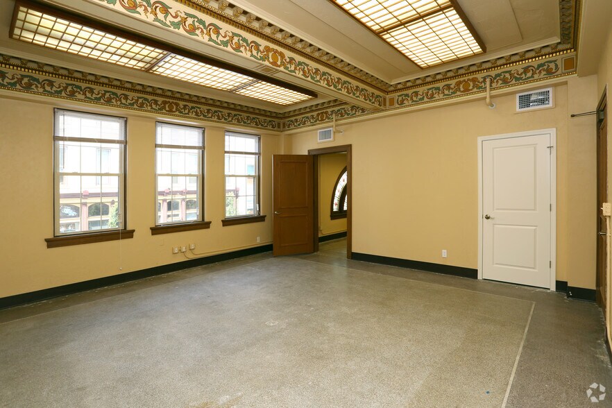 More Photos Of 615 Ferry St, Lafayette Apartments For Sale