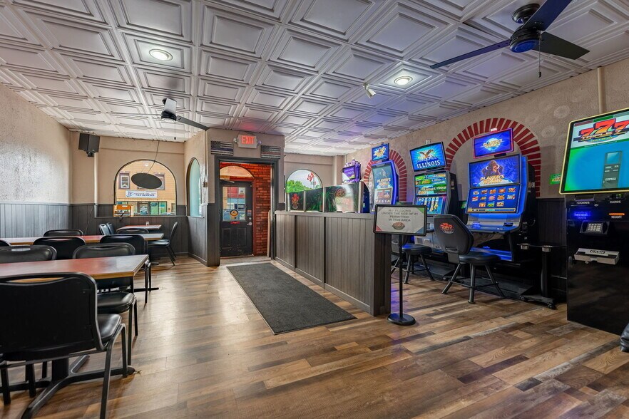 More Photos Of 132 N State St, Belvidere Restaurant For Sale