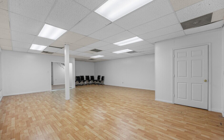 More Photos Of 105 S First Colonial Rd, Virginia Beach Flex For Sale