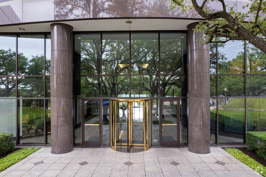 More Photos Of 6034 Courtyard Dr W, Austin Office For Lease