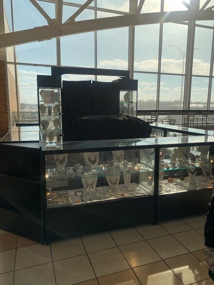 More Photos Of 13783 W Oasis Service Rd, Lake Forest Freestanding For Lease