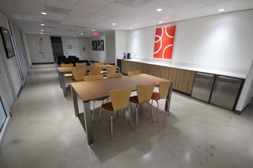 More Photos Of 505 N Sam Houston Pky E, Houston Unknown For Lease