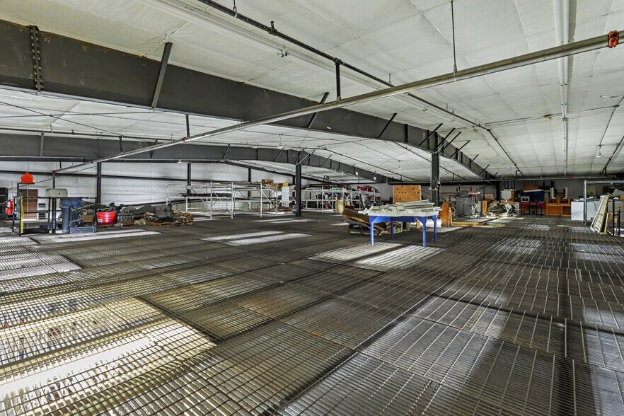 More Photos Of 545 N 1st St, Geneva Warehouse For Sale
