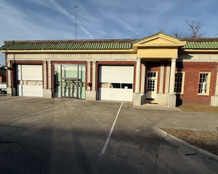 More Photos Of 6 W Henry St, Savannah Freestanding For Sale