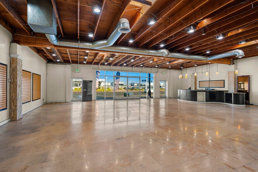 More Photos Of 7865 Balboa Ave, San Diego Freestanding For Lease