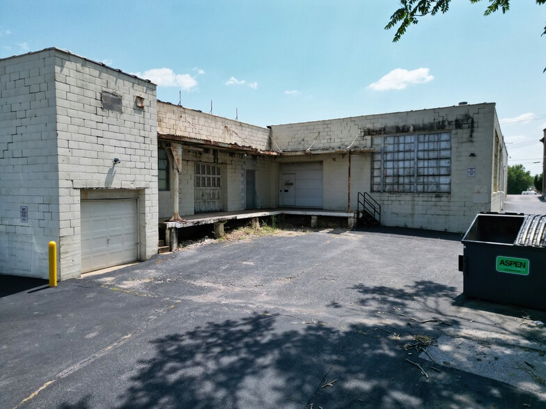 More Photos Of 8213 Gravois Rd, Affton Warehouse For Sale