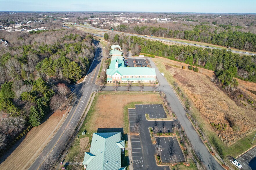 More Photos Of 15905 Brookway Dr, Huntersville Office For Lease
