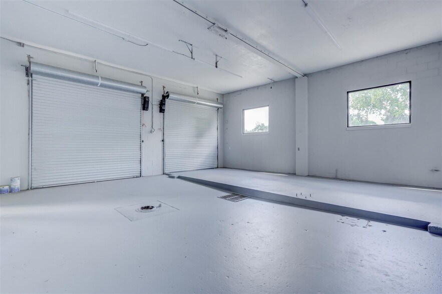 More Photos Of 623 N Richmond Rd, Wharton Auto Repair For Sale