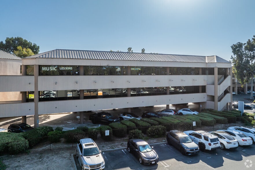 More Photos Of 37 Creek Rd, Irvine Medical For Lease