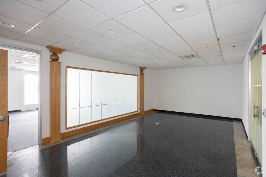 More Photos Of 1 Huntington Quadrangle, Melville Office For Lease