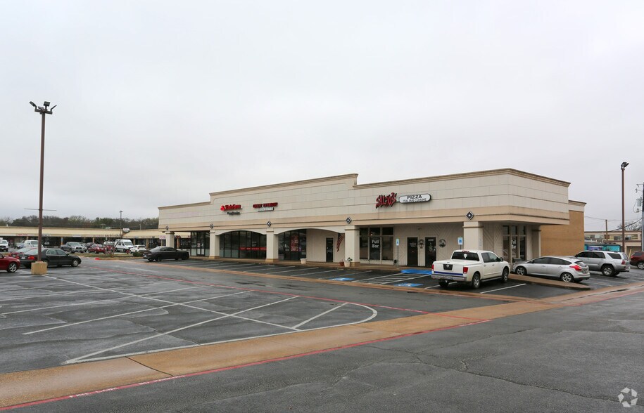 More Photos Of 2221-2229 W Park Row Dr, Pantego Unknown For Lease