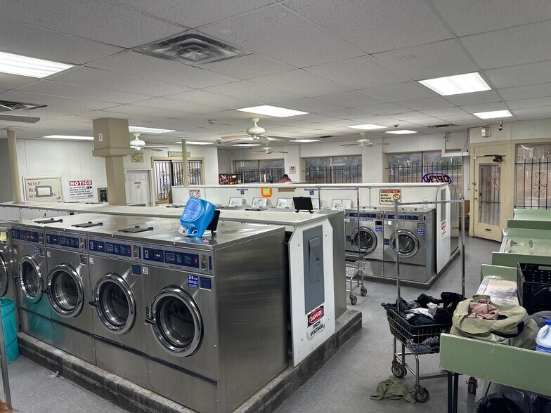 More Photos Of 1422 E 55th St, Kansas City General Retail For Sale