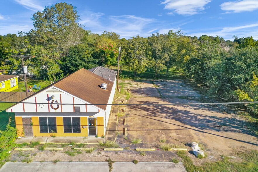 More Photos Of 1916 Cedar Dr, La Marque Restaurant For Lease