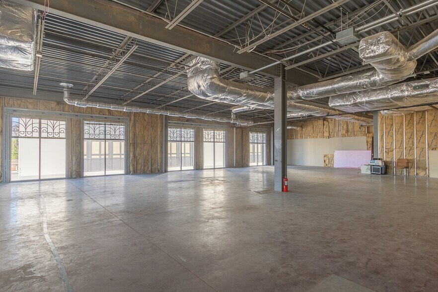 More Photos Of 129 N Main St, Anderson Office For Lease