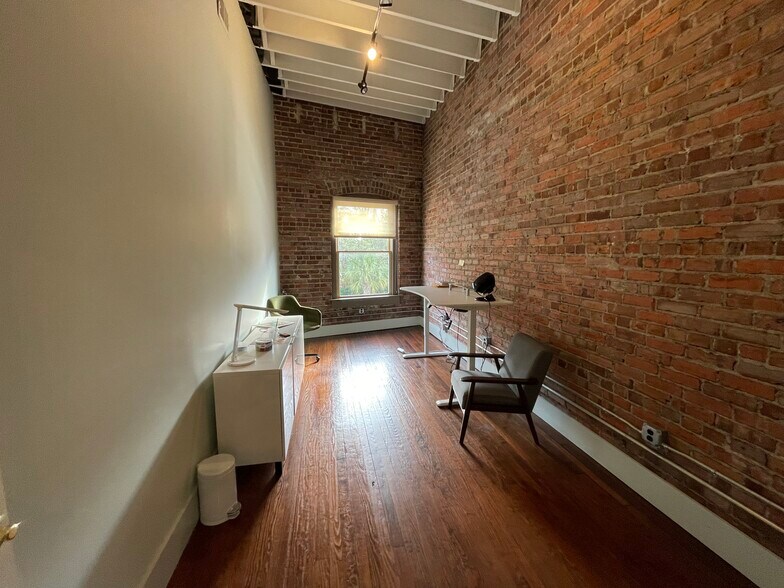 More Photos Of 463 King St, Charleston Storefront Retail Office For Lease
