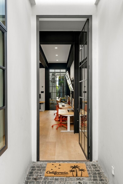 More Photos Of 1346 Abbot Kinney Blvd, Venice Office For Sale