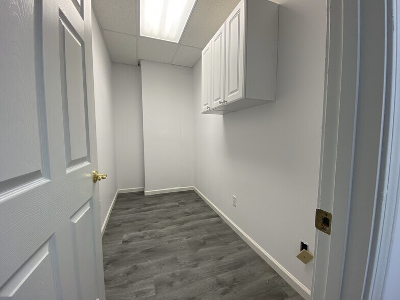 More Photos Of 4171-4193 Crescent Dr, Saint Louis Medical For Sale