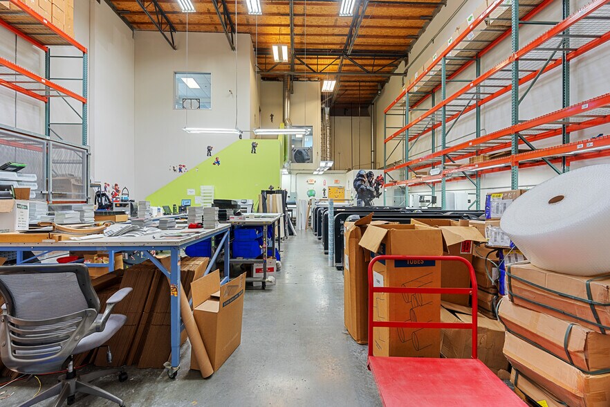 More Photos Of 27321-27327 Via Industria, Temecula Light Distribution For Lease