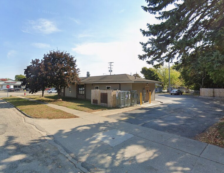 More Photos Of 206 Cypress St, Manistee Office For Sale