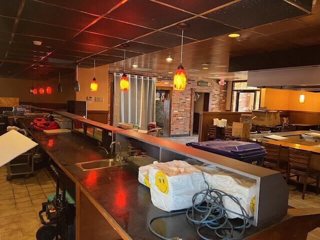 More Photos Of 1975 W Broadway Blvd, Sedalia Restaurant For Sale