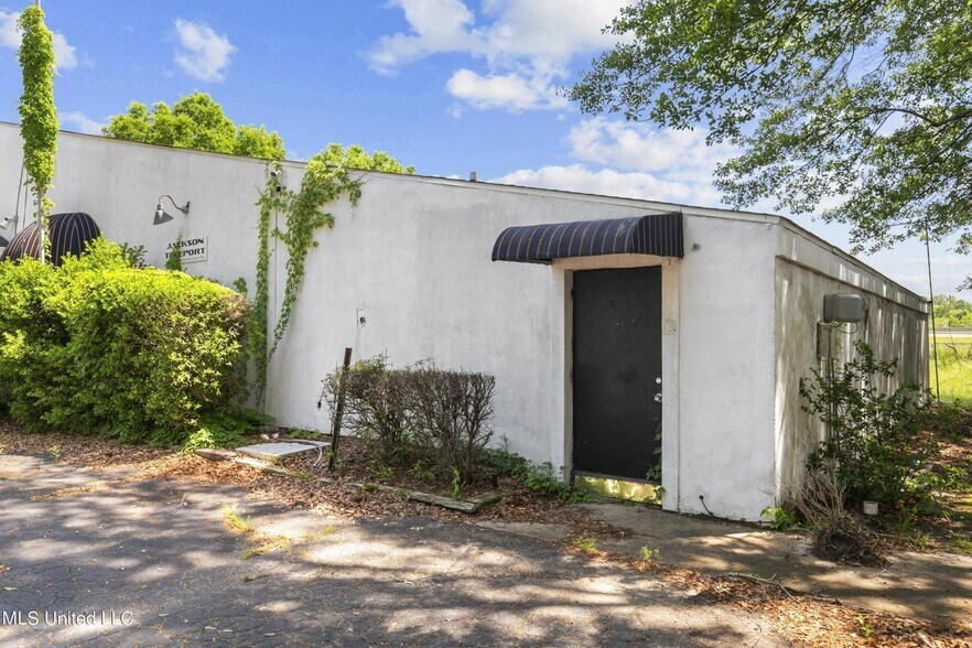 More Photos Of 916 Foley St, Jackson Industrial For Sale