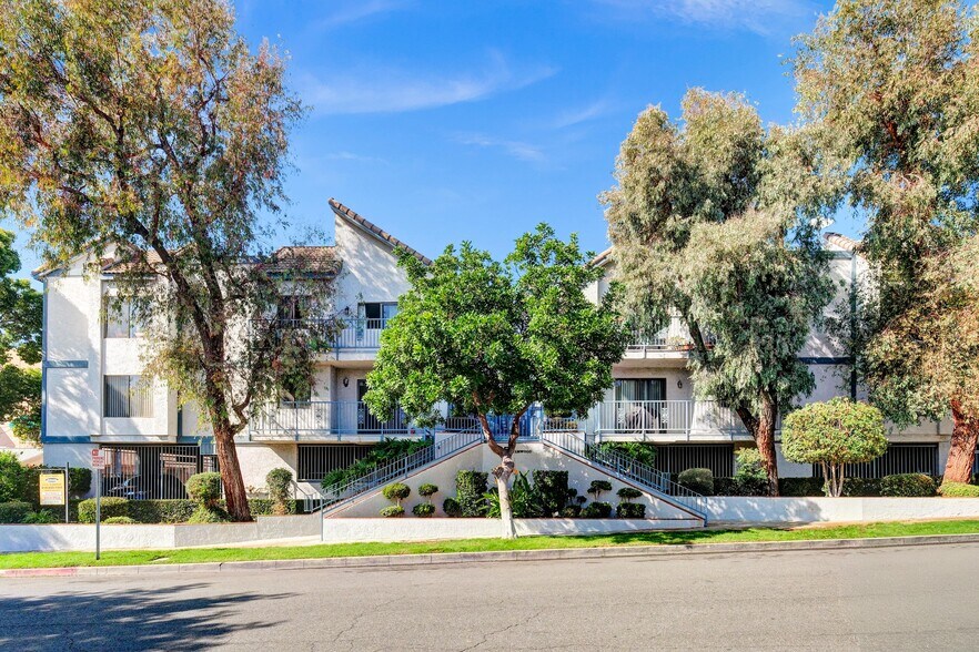 Primary Photo Of 515 E Elmwood Ave, Burbank Apartments For Sale