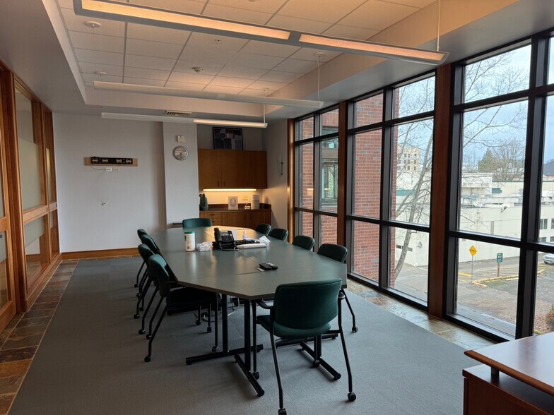 More Photos Of 360 E 10th Ave, Eugene Office For Sale