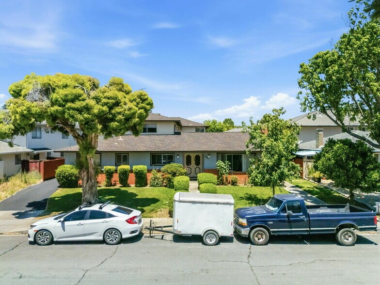 Primary Photo Of 651 Belladonna Ct, Sunnyvale Apartments For Sale