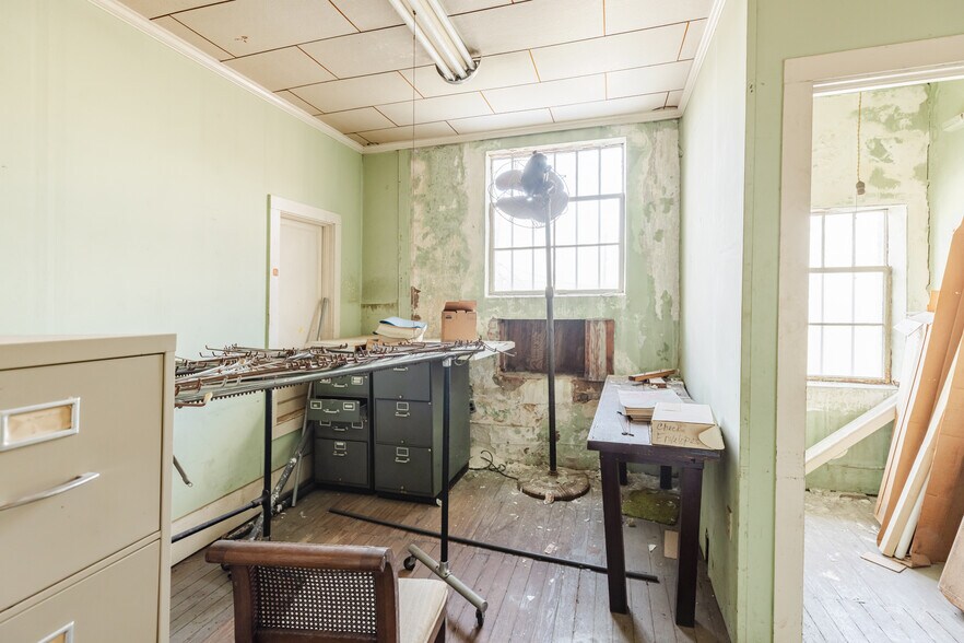 More Photos Of 217 W Lamar St, Americus General Retail For Sale