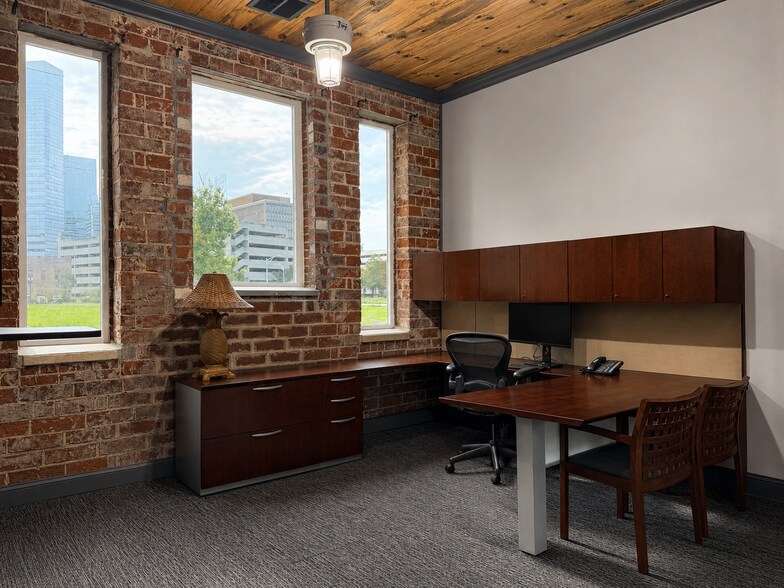 More Photos Of 122 Jefferson St, Jacksonville Office For Lease