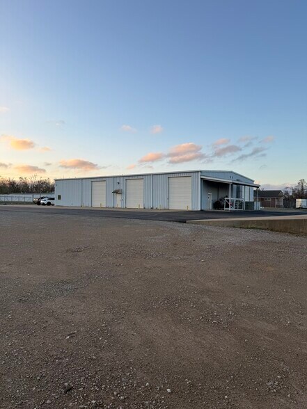 More Photos Of 640 Industrial Rd, Savannah Light Distribution For Lease