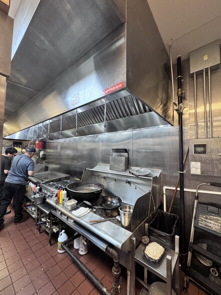 More Photos Of 6408-6414 Trading Sq, Haymarket General Retail For Lease