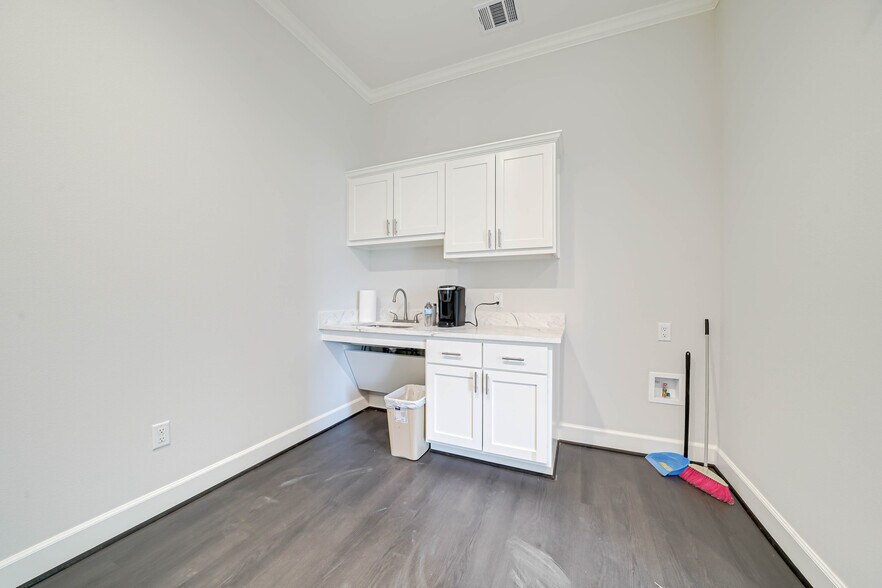 More Photos Of 7700 Preston Rd, Frisco Office For Sale
