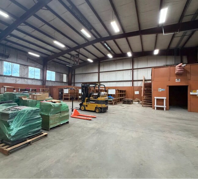 More Photos Of 2001 Industrial Way, San Benito Warehouse For Lease